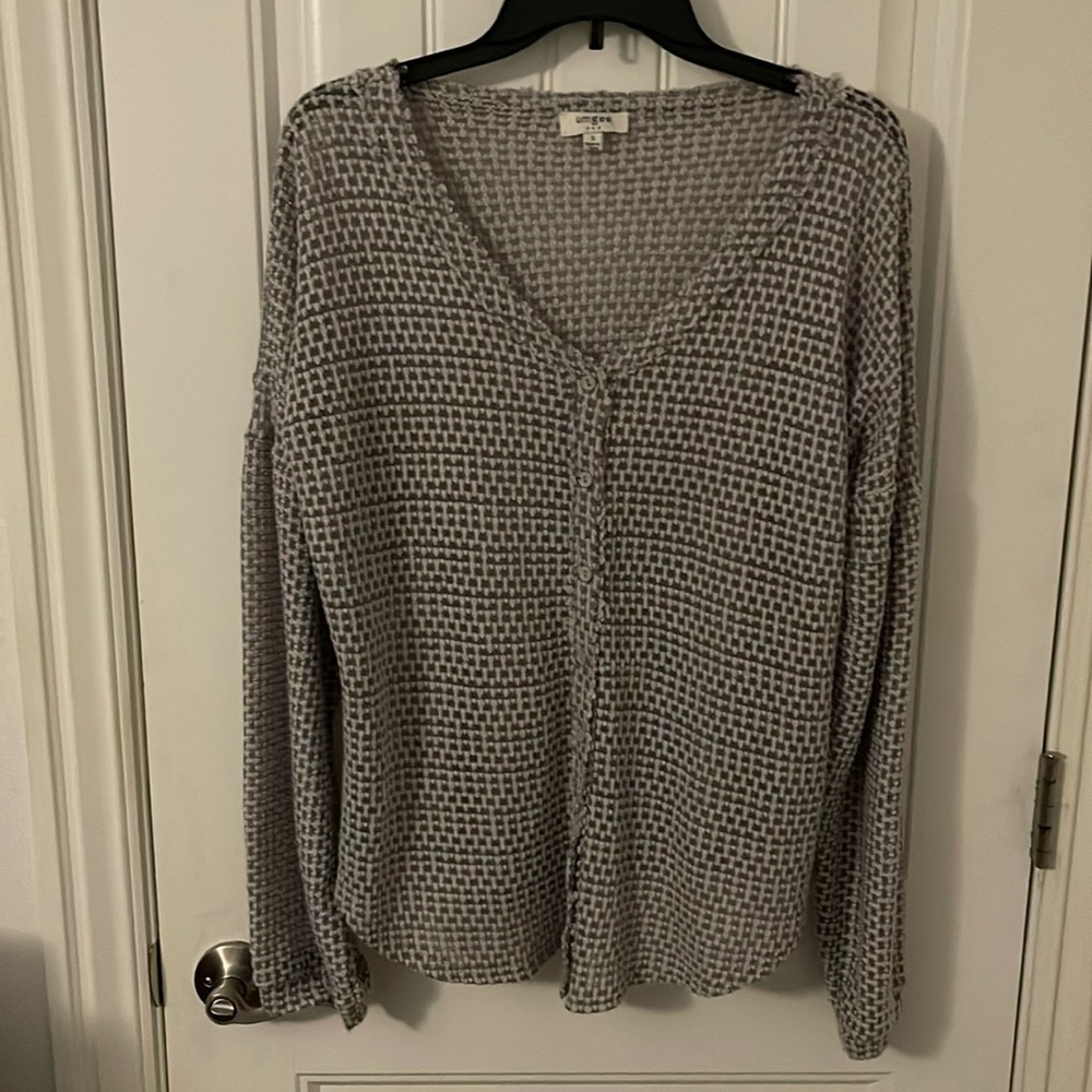 Umgee Tops Women Small Gray & Ivory Soft Boxy Hi Low Shirt Loose Waffle V Neck‎